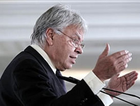 Zoido pacta con Espadas y Torrijos 'aunar esfuerzos' en 15 aspectos como empleo, capitalidad y metro