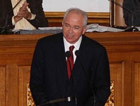 Ramírez niega racionamiento de gasolina