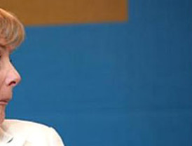 Bruselas sale en defensa del usuario de redes sociales en el móvil