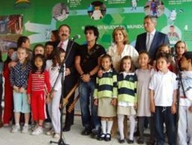 Fidel Castro, 'está al mando y piensa mucho'