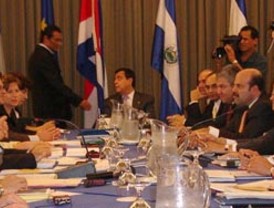 UE aprueba sanciones contra el régimen de Gadafi