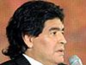 Maradona suspende su gira por Asia para seguir recuperándose