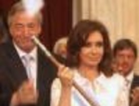 Cristina Fernández de Kirchner juró como presidenta dejando promesas de continuidad