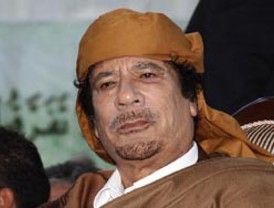 Gadafi insta a combatir a los manifestantes que vincula a Al Qaeda