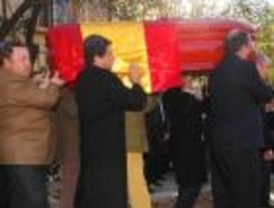 Cientos de personas despiden a la ex ministra Loyola de Palacio