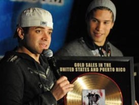 Cientos de personas se manifiestan en Pamplona contra el recorte del sueldo de los funcionarios