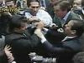 Golpes en San Lázaro; El PAN toma la tribuna y el PRD trata de quitársela