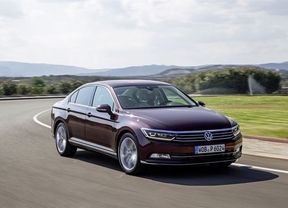 Volkswagen lanzará en noviembre el nuevo Passat, que tendrá una versión híbrida enchufable