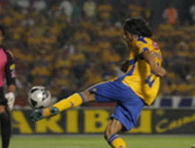 Tigres golea 3-0 al Puebla con goles de Macilla, Alvarez y Ochoa