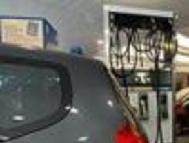 Las petroleras comenzaron a bajar el precio de los combustibles