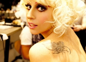 Lady Gaga revoluciona la portada de 'Vogue'