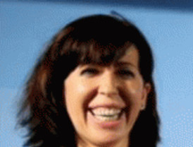 Velas y flores en Varsovia en recuerdo de Kaczynski