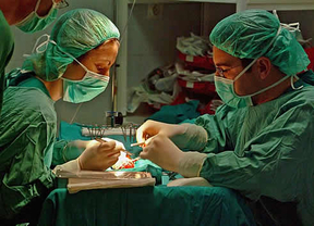 Éxito en el primer trasplante cruzado con un riñón ligeramente incompatible realizado en España