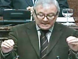 Avance: MILES DE EMPLEADOS PUBLICOS PROTESTAN ANTE LA ASAMBLEA REGIONAL