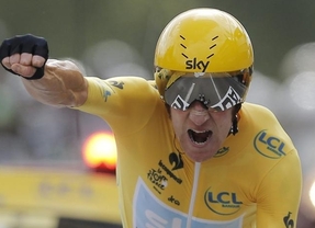 Wiggins, más líder: festeja el Tour por adelanto ganando también la etapa contrarreloj 