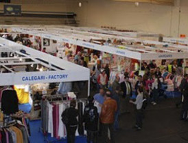 Denuncian aparición de manchas en el Río frente a Botnia