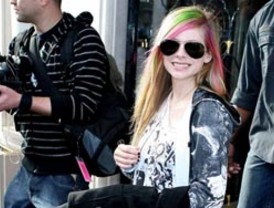 Avril Lavigne se desnuda en su álbum más íntimo