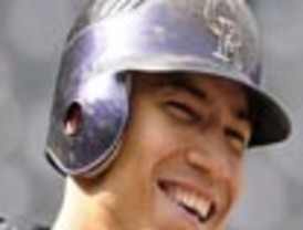 Carlos González firmó contrato millonario con los Rockies