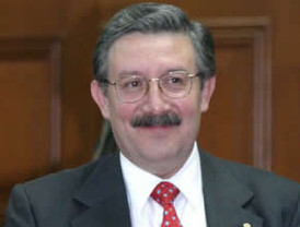 Las redes sociales facilitan las relaciones laborales, según expertos