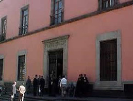 Corbacho se opone al arraigo de inmigrantes 'sin papeles' que llevan dos años en España