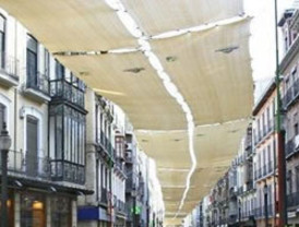 Cultura sancionará al Ayuntamiento de Granada por causar daños en edificios históricos al anclar los toldos del Corpus