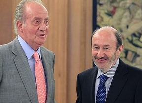 Rubalcaba acaba con la posición tradicional del PSOE con la monarquía 