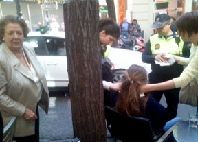 Rita Barberá, alcaldesa y heroína: bajó del coche oficial para ayudar a una turista