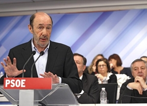 Los barones del PSOE salen convencidos de que Rubalcaba será el jefe de la oposición