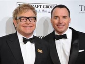 Elton John y su esposo se convirtieron en padres