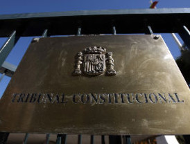 Caen los viajeros que utilizan el avión y el AVE