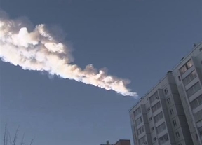 Un meteorito no esperado impacta en la región rusa de los Urales, quizás relacionado con el asteroide 2012 DA14
