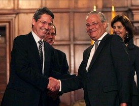 Vallejo asume embajada en Colombia