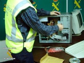 Tres detenidos y un imputado por intercambiar vídeos pedófilos