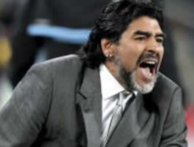 Maradona afirma que prefiere a Messi que a CR7 en la cancha