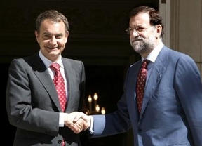 Rajoy y Zapatero han iniciado en La Moncloa el traspaso de poderes