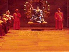 El humor absurdo vuelve a casa por Navidad: la Zarzuela repone 'El niño judío'