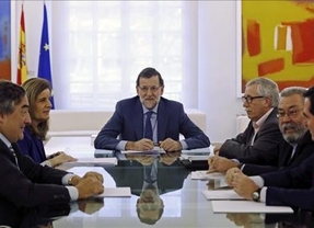 Rajoy logra un primer acercamiento social entre patronal y sindicatos para implantar una nueva ayuda a parados