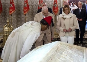 El Rey de Marruecos recibe por sorpresa a Susana Díaz en Tetúan