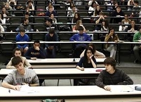 Bruselas pide compensar el 'tasazo' universitario con más ayudas