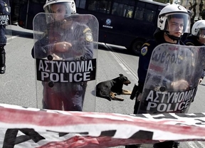 Grecia alquilará a su Policía para ahorrar: un coche patrulla, 10 euros la hora