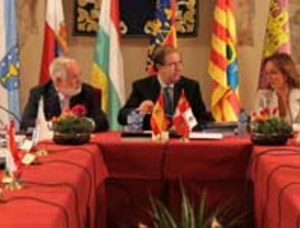 PSOE y PP se salen con la suya, y la izquierda real abandona el hemiciclo