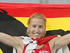 España coloca casi toda la deuda prevista en subasta con intereses más bajos