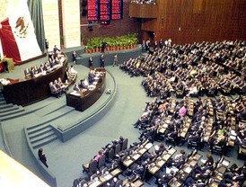 Chaves preside la entrega de 177 en Sevilla