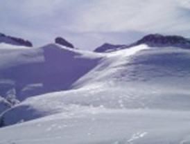 Una nueva encuesta de intención de voto del CIS irrumpirá en la aparente calma del Gobierno