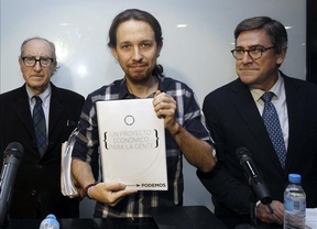 Pablo Iglesias en el centro junto a Navarro (i) y Torres (d) (EFE)