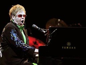 Elton John revela detalles íntimos de su vida
