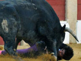 Ejército de EEUU lanza desde el aire víveres a miles de haitianos