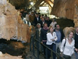 Valverde repite victoria en Viana y mantiene el jersey de líder