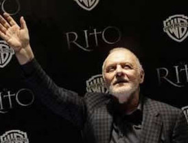 Anthony Hopkins convoca a 2.000 personas a gala de 'The Rite'
