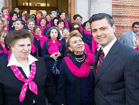 La sociedad de progreso que tenemos, se ha forjado por la labor del magisterio: EPN
